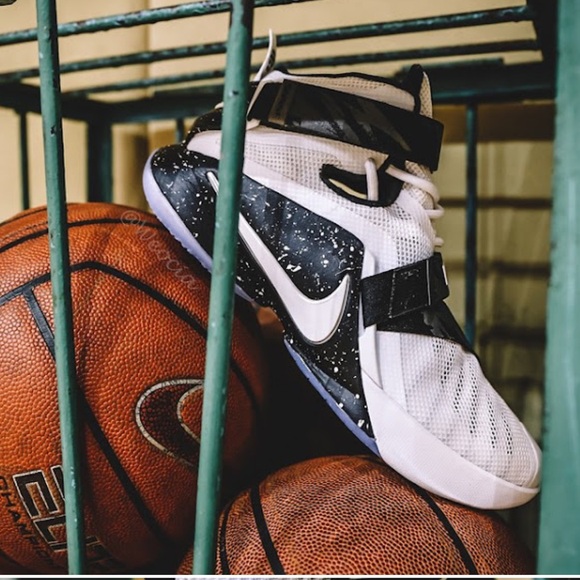 Nike Lebron Soldier Sneakers - Picture 14 of 14